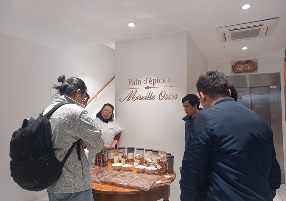 Sortie culturelle à la boutique de pains d’épices, Mireille Oster. 